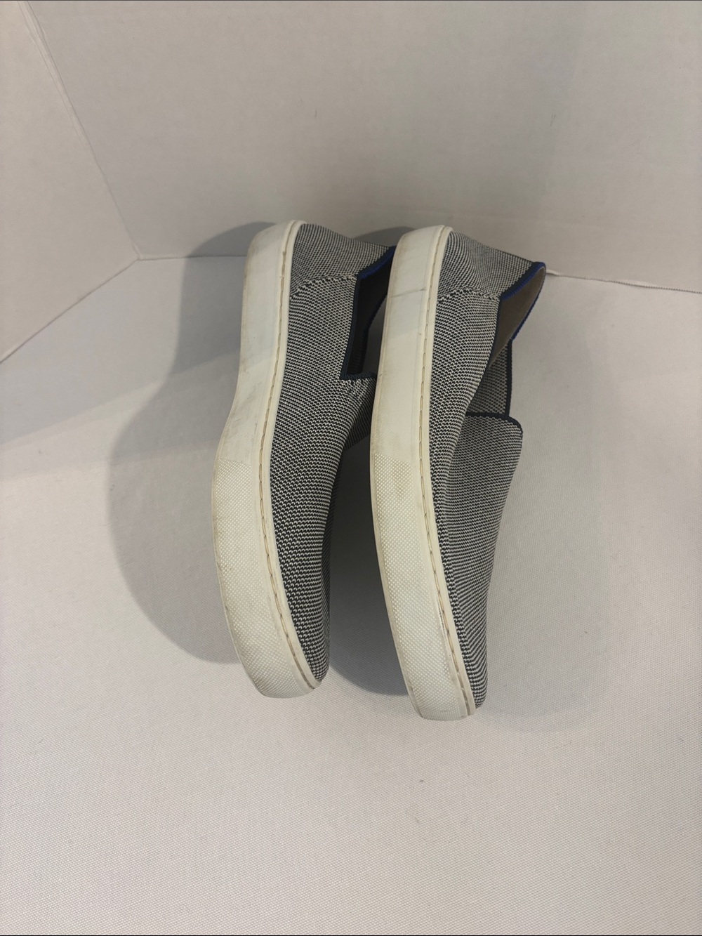 Rothy's women’s Slip-On Cream/Navy Knit fabric Loafer Sneakers. Size 8.5 - Picture 6 of 8